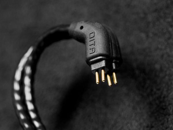 Dita Truth 代替ケーブル プラグ交換で2.5mm/3.5mm両対応のDITAイヤフォンケーブル。4.4mmも発売
